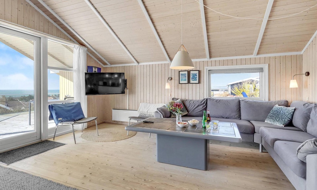 Frolunde House | Gorgeous home in Slagelse with kitchen