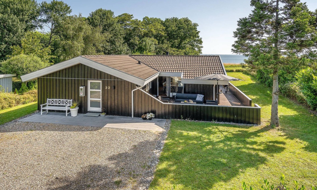 Mommark Strand House | Gorgeous home in Sydals with sauna