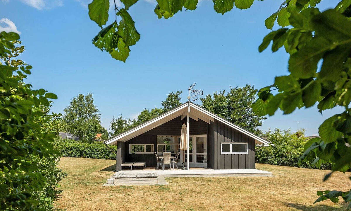 Mommark Strand House | Gorgeous home in Sydals with WiFi
