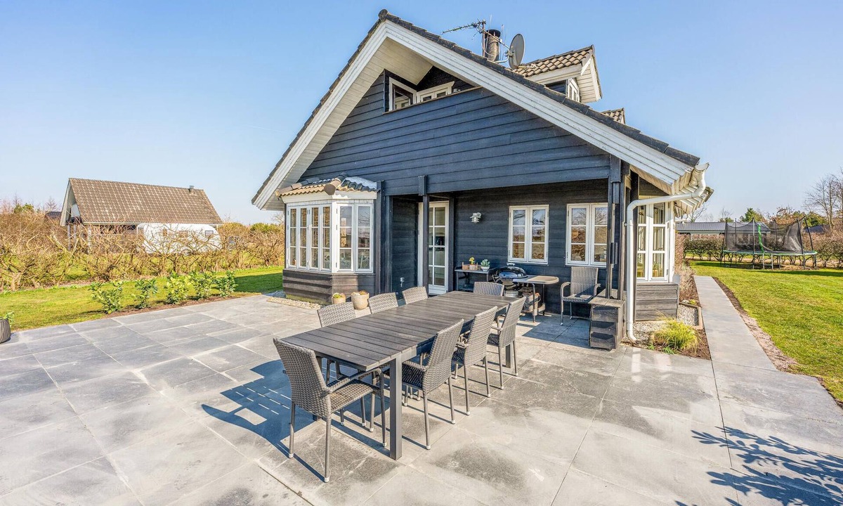 Skaven Strand House | Gorgeous home in Tarm with sauna