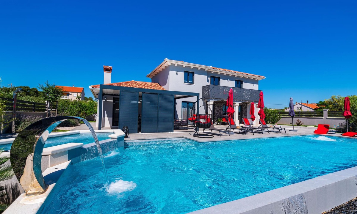 Tinj House | Gorgeous home in Tinj