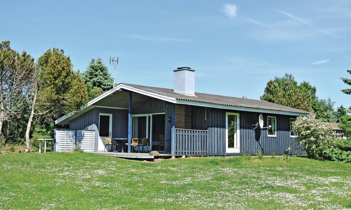 Tranekaer House | Gorgeous home in Tranekær with kitchen