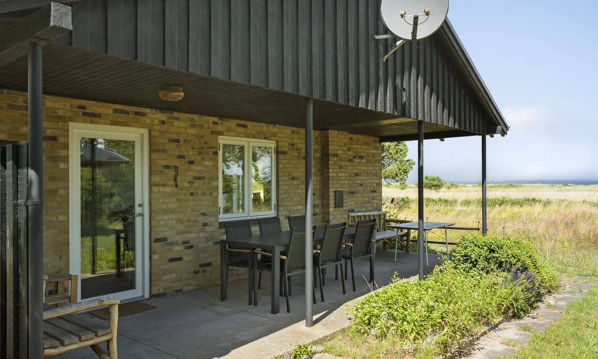 Hov House | Gorgeous home in Tranekær with kitchen