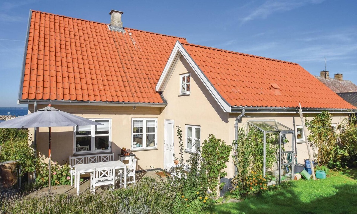 Lohals House | Gorgeous home in Tranekær with kitchen