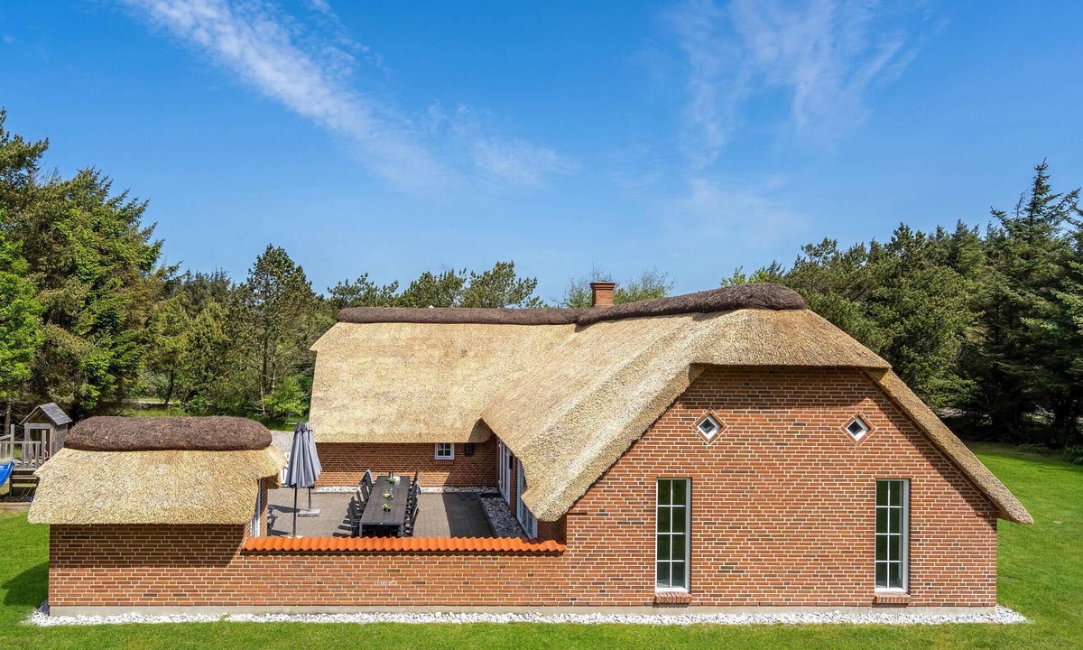 Øhuse House | Gorgeous home in Ulfborg with kitchen