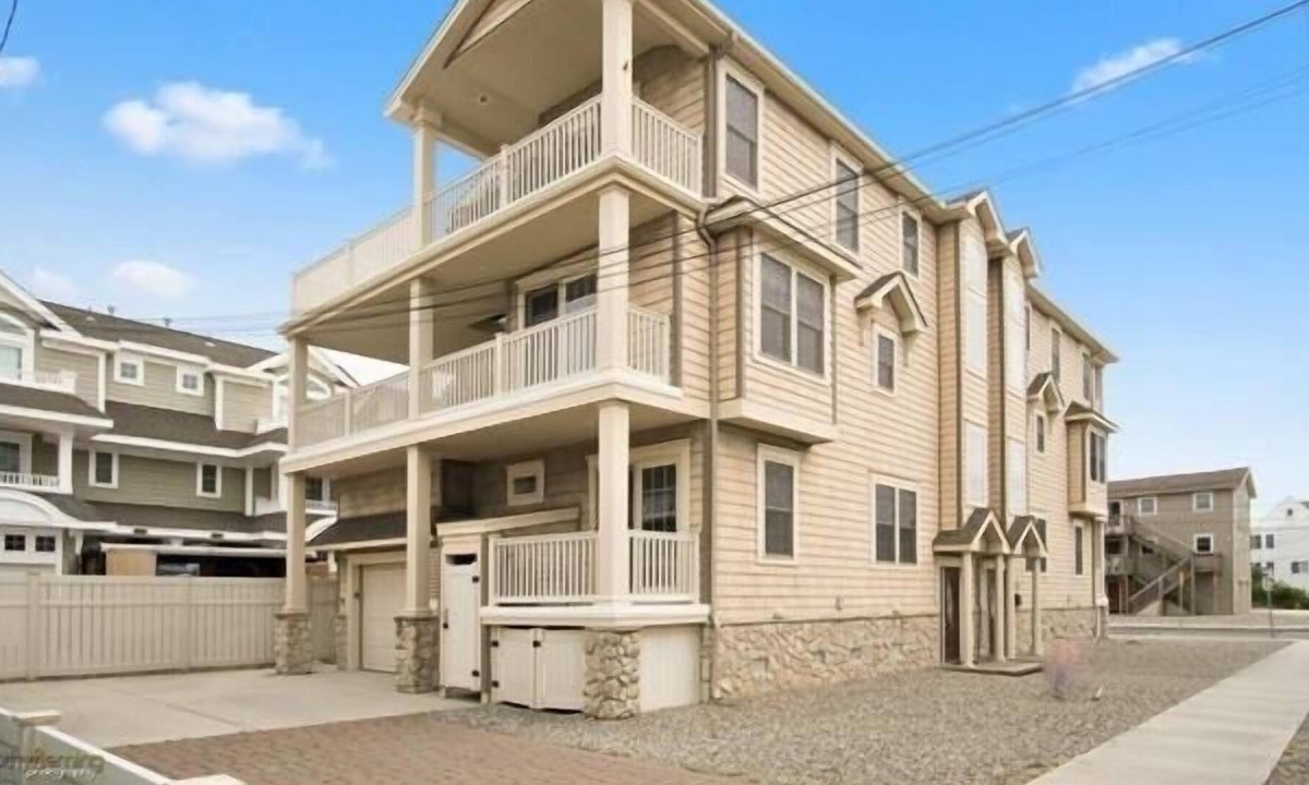 Sea Isle City House | GORGEOUS home in a great location and also offers an ELEVATOR!