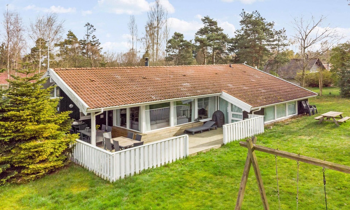 Bøtø By House | Gorgeous home in Væggerløse with sauna