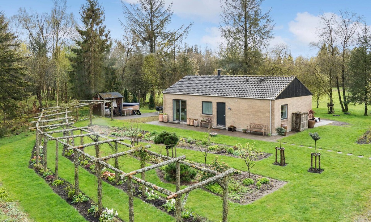 Vorbasse House | Gorgeous home in Vorbasse with kitchen