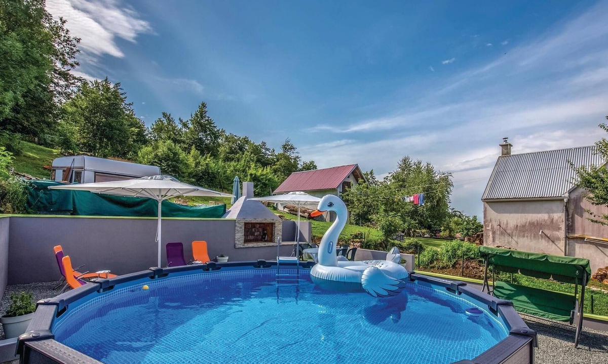 Zlobin House | Gorgeous home in Zlobin with heated swimming pool