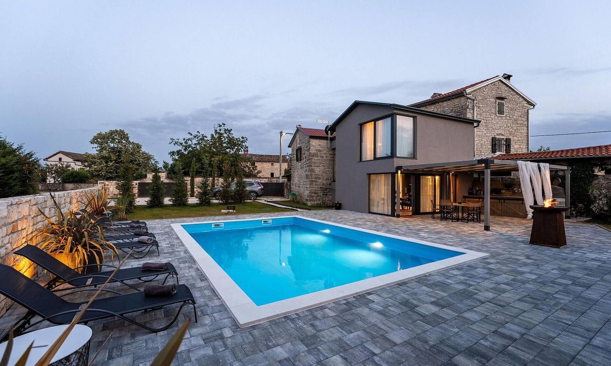 Zminj House | Gorgeous home in Zminj with sauna