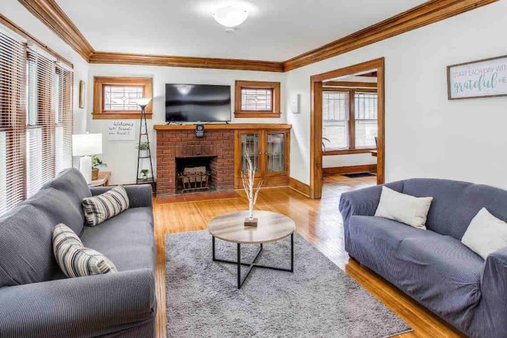 Rochester Apartment | ~Gorgeous Home~ Mins to Strong/UofR/Airport/Dwnt/RIT w/new AC