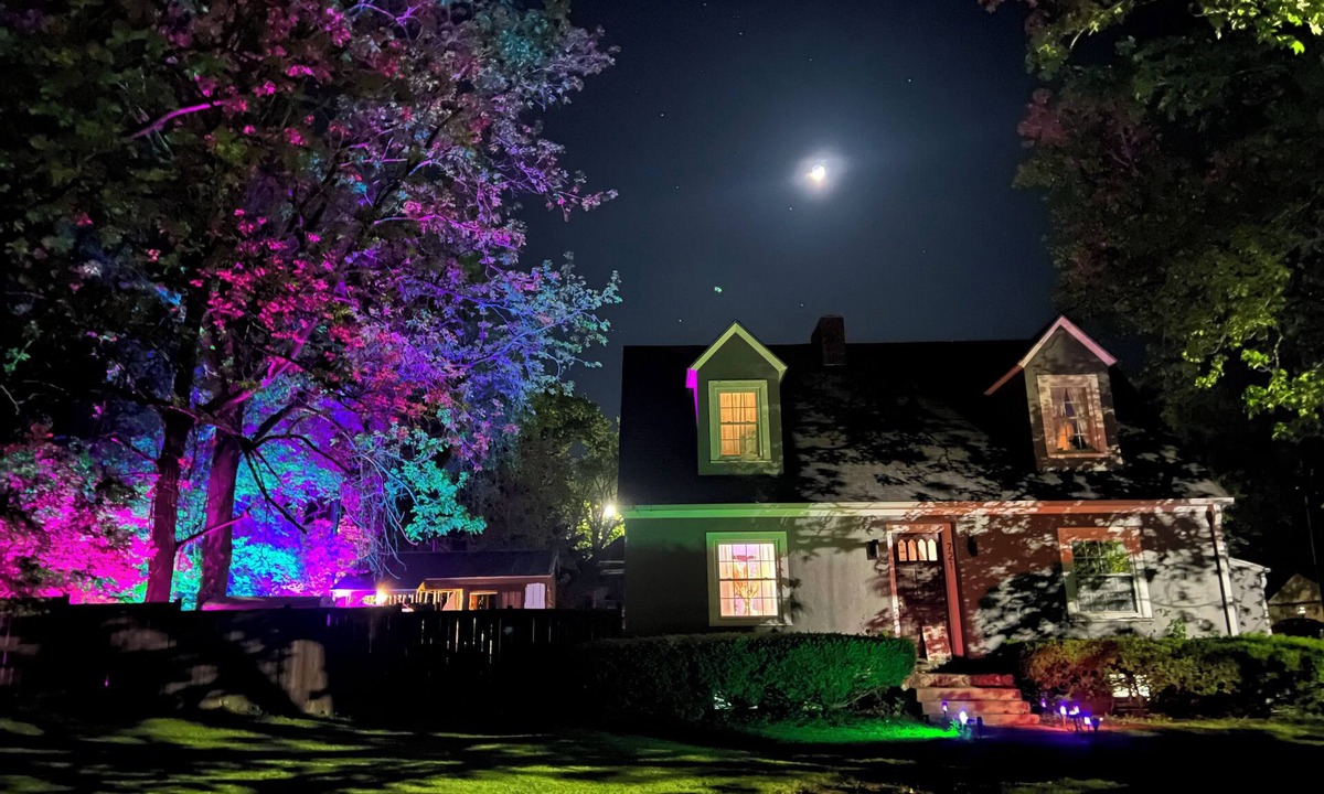 Cabool House | Gorgeous home outdoor covered bar & minutes from floats, cliffs, tubing