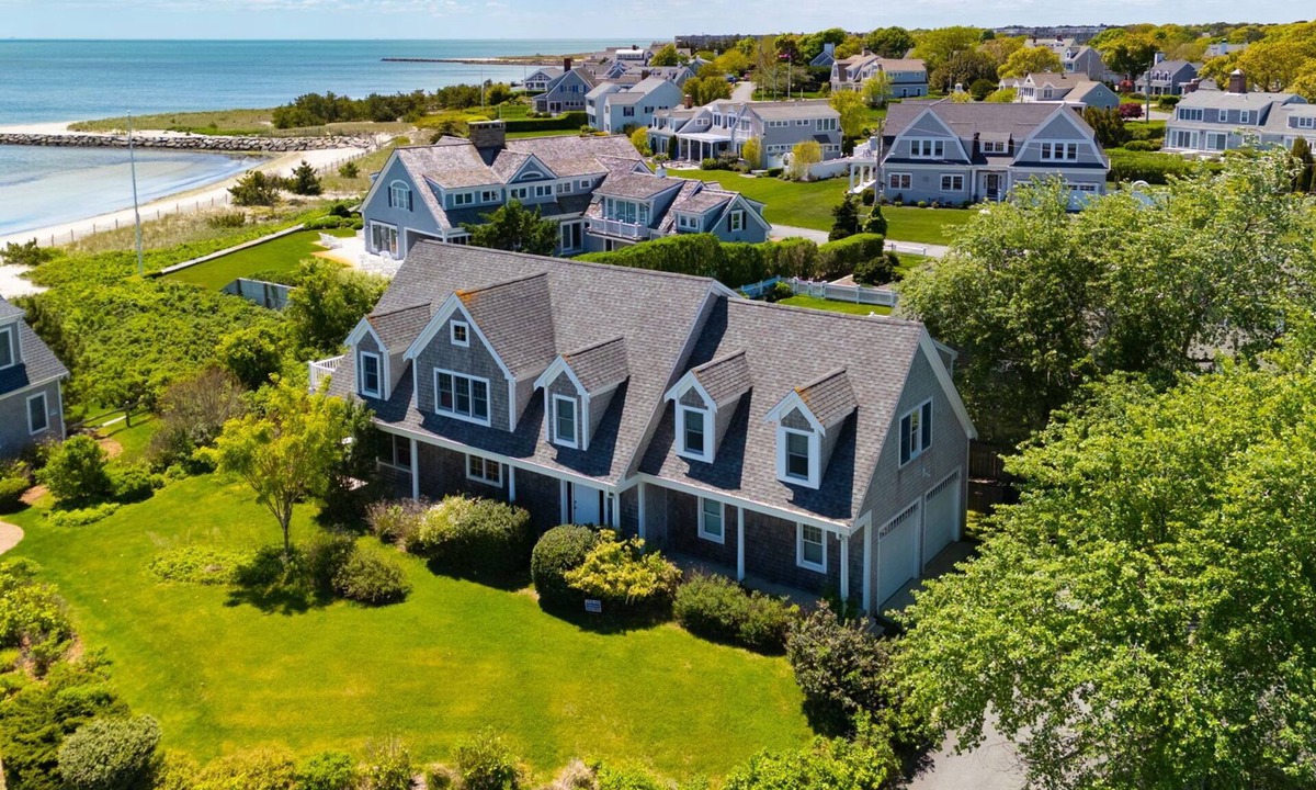 Northwest Harwich House | Gorgeous home sleeping 12 with ocean views
