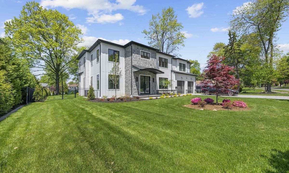 Closter House | Gorgeous Home with pool, jacuzzi, sauna and cold plunge perfect for Worldcup