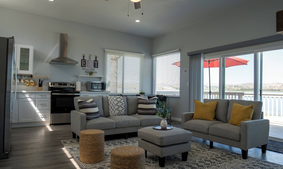 Lake Elsinore House | Gorgeous Lake Front Home w/Boat access Unit 2
