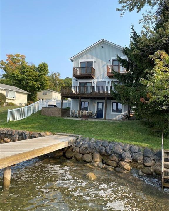 Rushville Villa | Gorgeous Lake Front House with Dock, 9 Bedroom & 4 Bathrooms