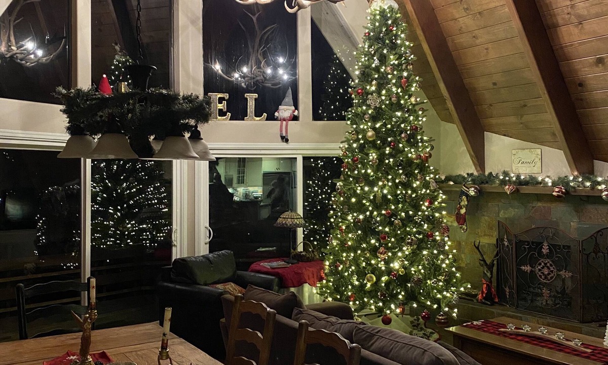 Lake Arrowhead Cabin | Gorgeous lake views, 5 Bed & 5 Bath + Loft, Game Room