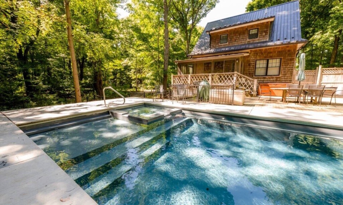 Harbert Cottage | Gorgeous Lake View Home with Private Pool and Hot Tub!