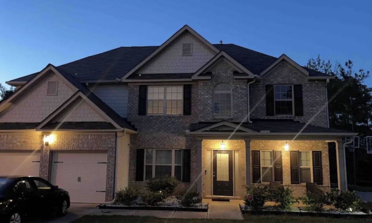 Conyers House | Gorgeous Lakefront Beautiful New Property