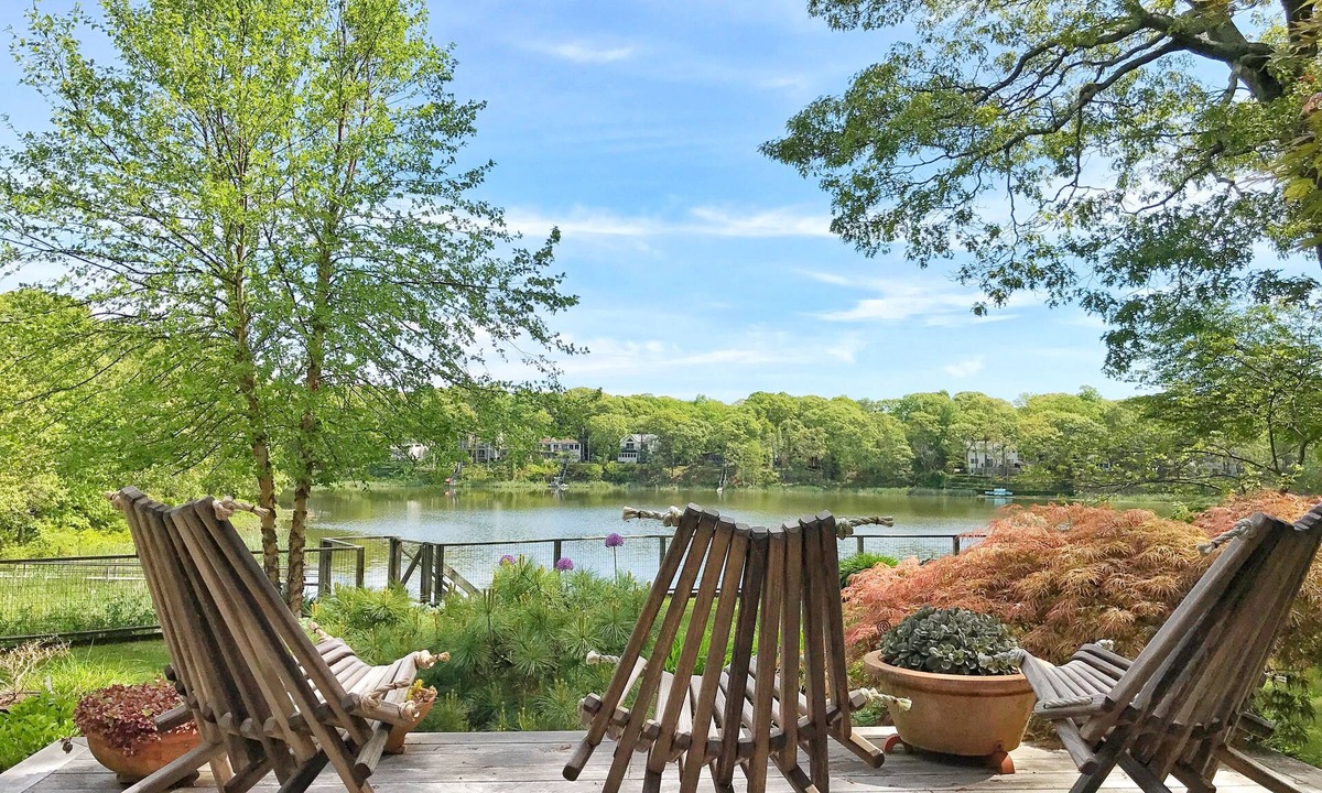 East Marion House | Gorgeous lakefront retreat
