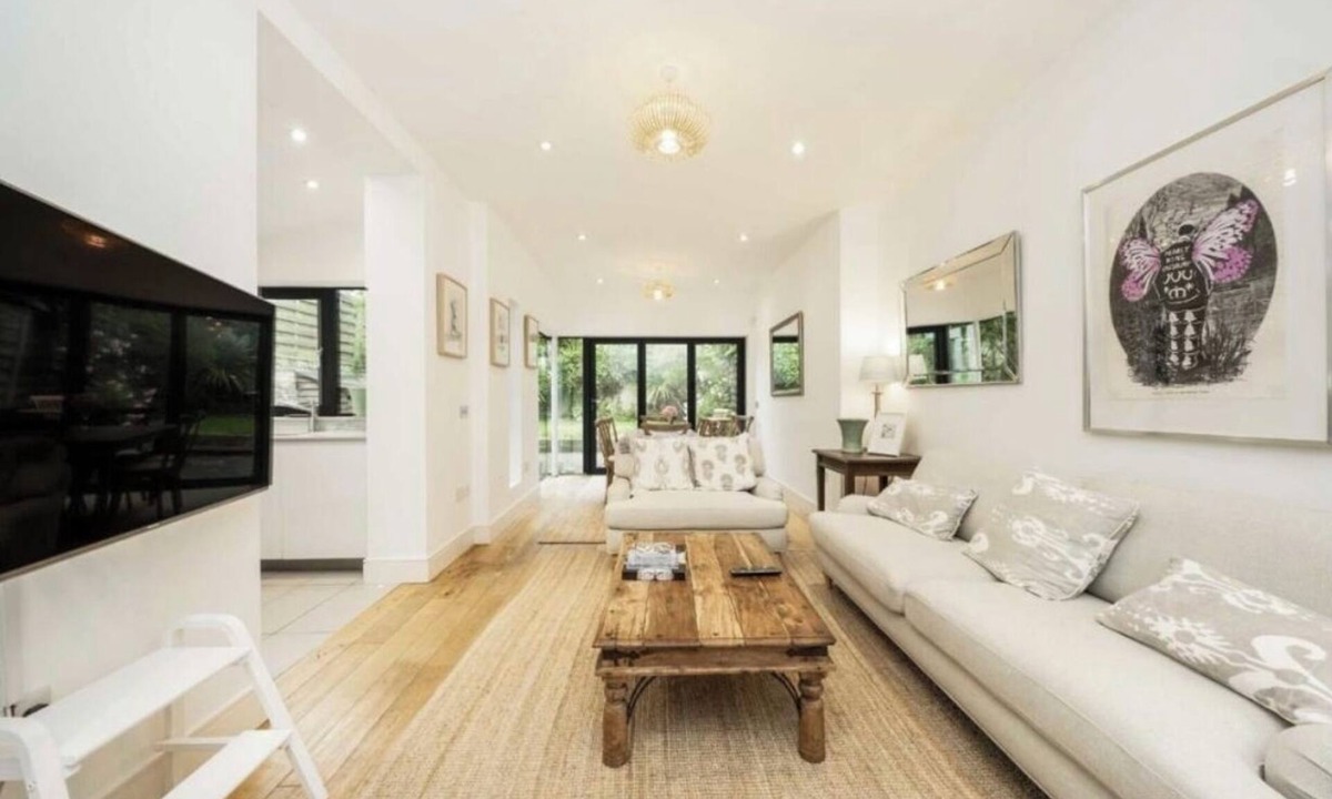 Kilburn Apartment | GORGEOUS, LARGE 3 BED, GARDEN FLAT,