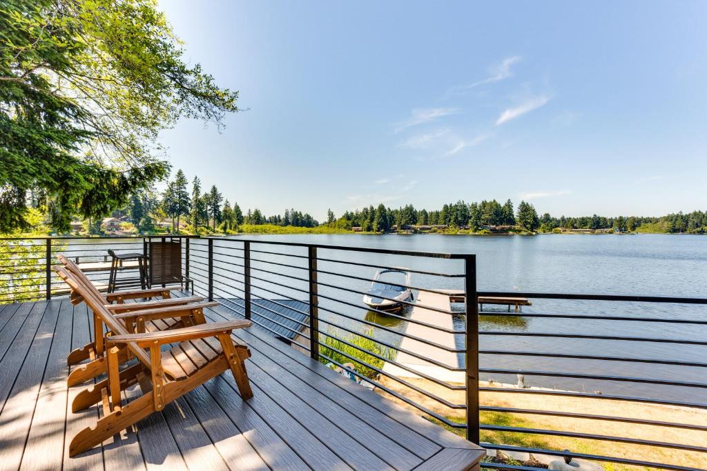 Lacey House | Gorgeous Long Lake Home w/Dock, Kayak, SUP & More