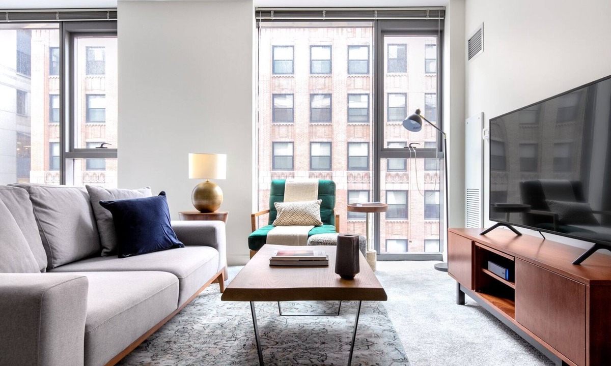 Downtown Chicago Apartment | Gorgeous Loop 1BR w/Pool, Gym, nr. Financial District, by Blueground