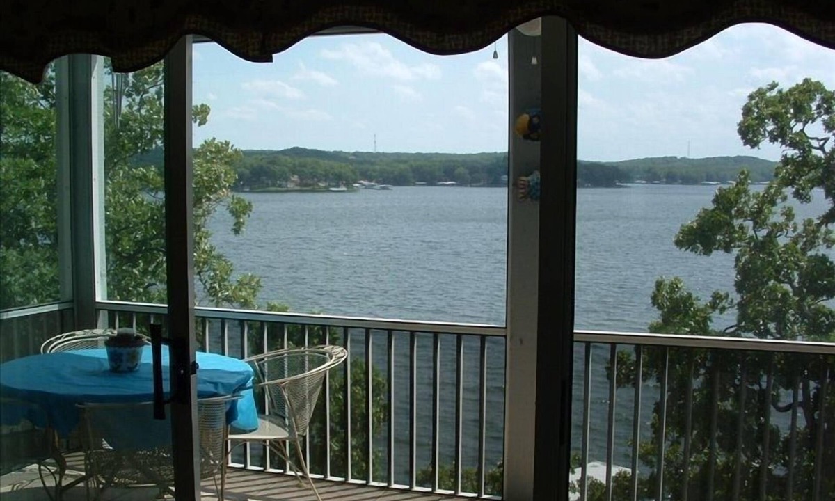 Village of Four Seasons Condo | Gorgeous Main Channel Lakefront Condo at Regatta Bay.
