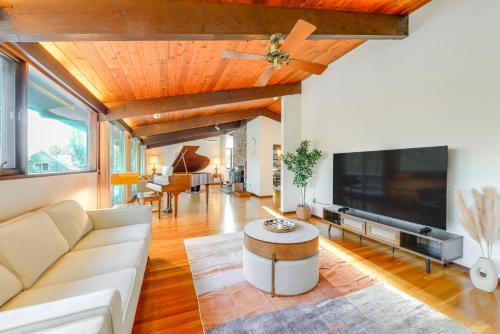 Dover House | Gorgeous MCM Deck House Near Gillette Stadium!