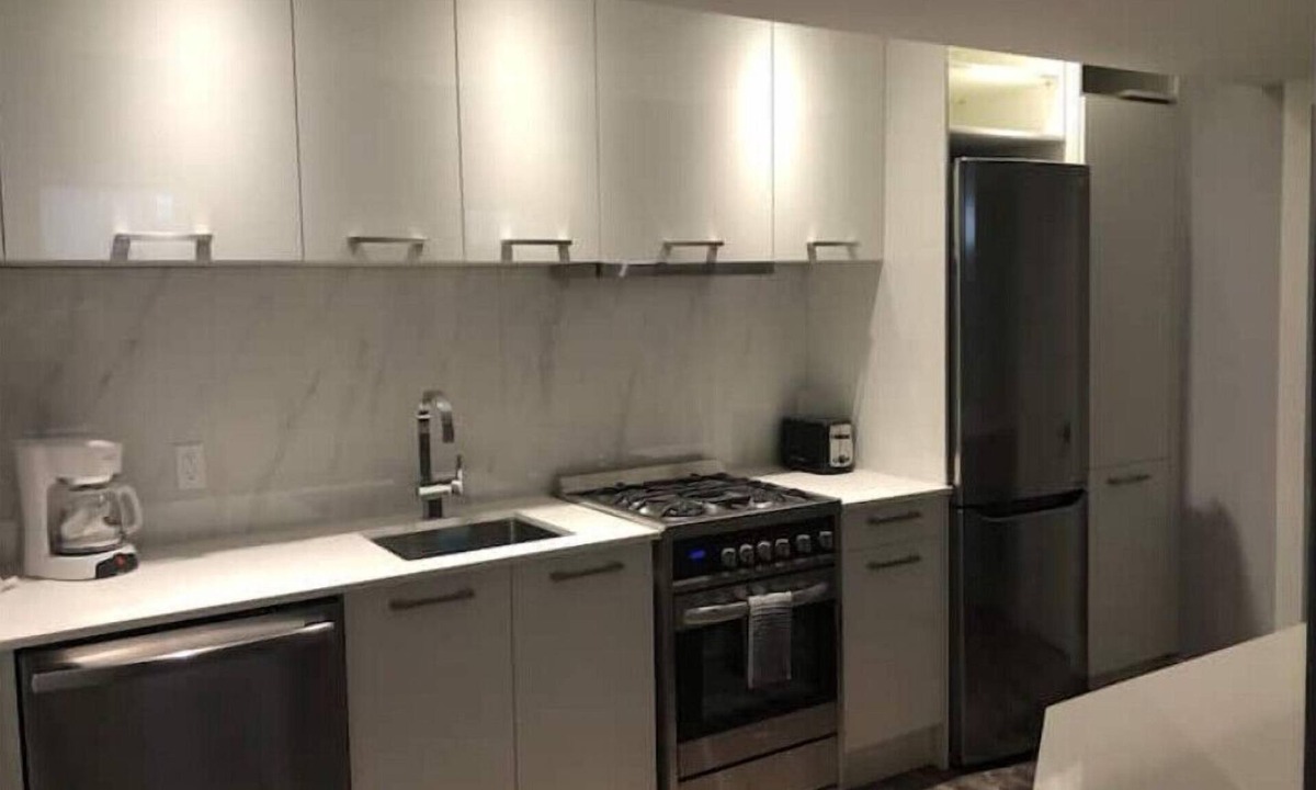 Oakwood Village Apartment | Gorgeous Modern Apartment in Downtown Toronto!n