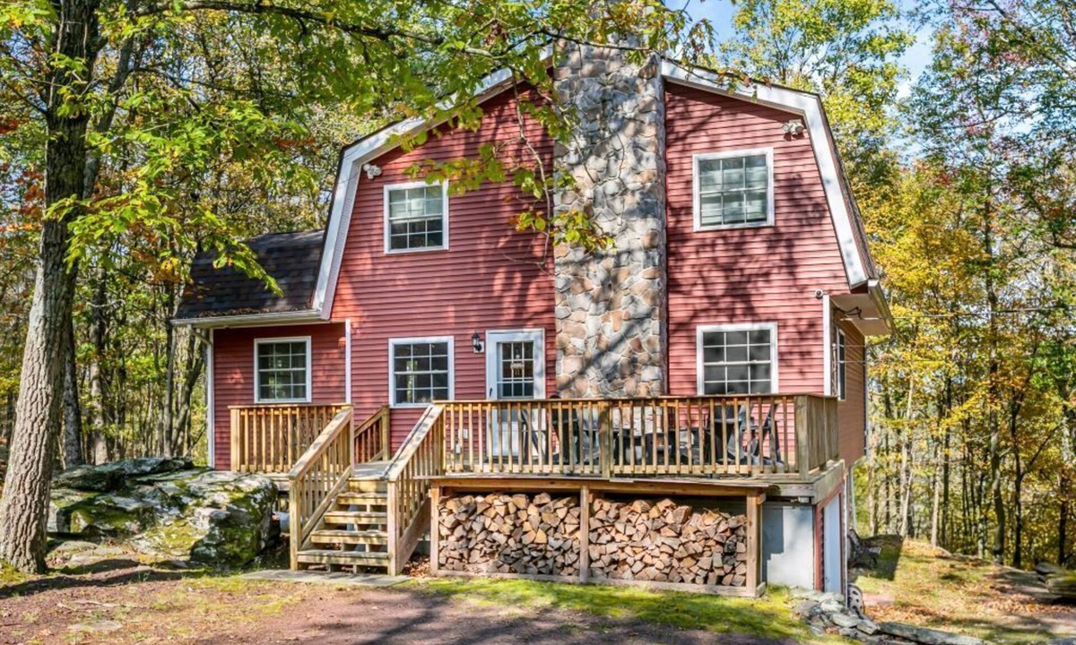 Lackawaxen House | Gorgeous Mountain Views on a quiet cul-de-sac