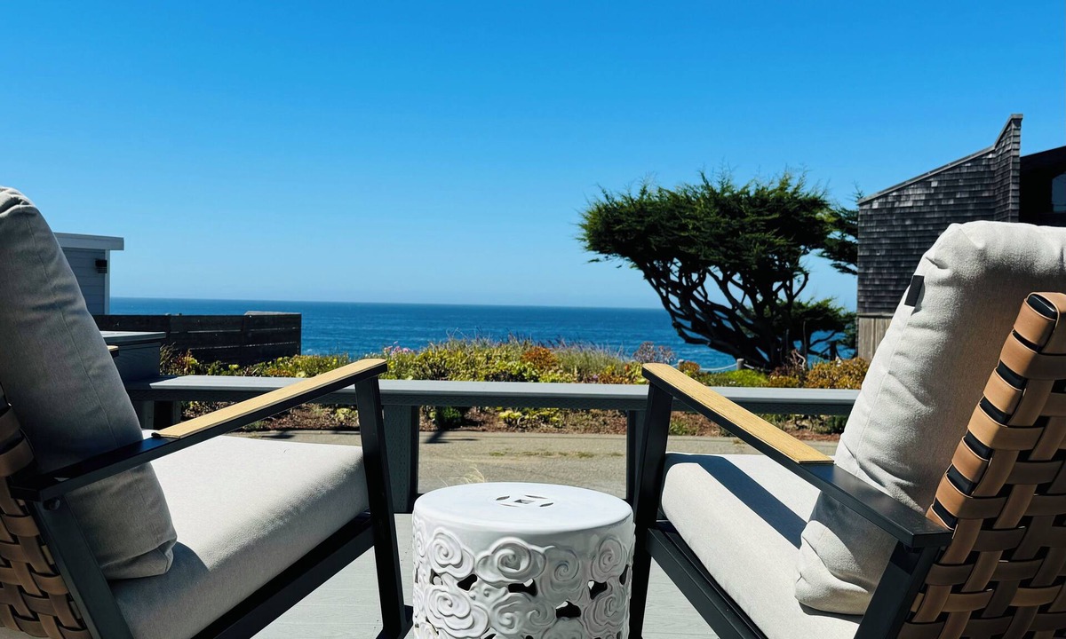 Bodega Bay House | Gorgeous Ocean and Sunset Views from Cliff Side Cottage