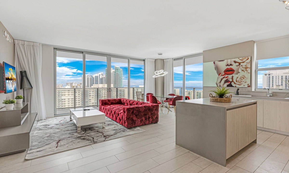 Hallandale Beach Apartment | ★★★★★GORGEOUS OCEAN-VIEW 2BD CONDO. MIN TO BEACH