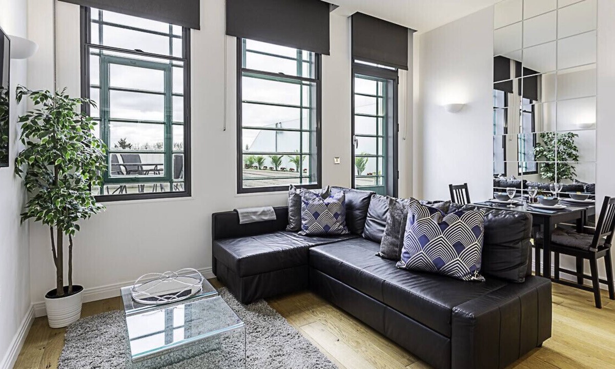 London Borough of Ealing Apartment | Gorgeous Perivale Apartment
