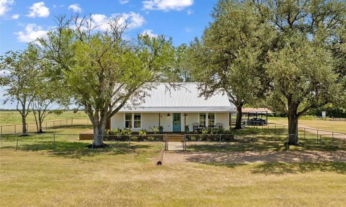 Warrenton Other | Gorgeous piece of Round Top Heaven