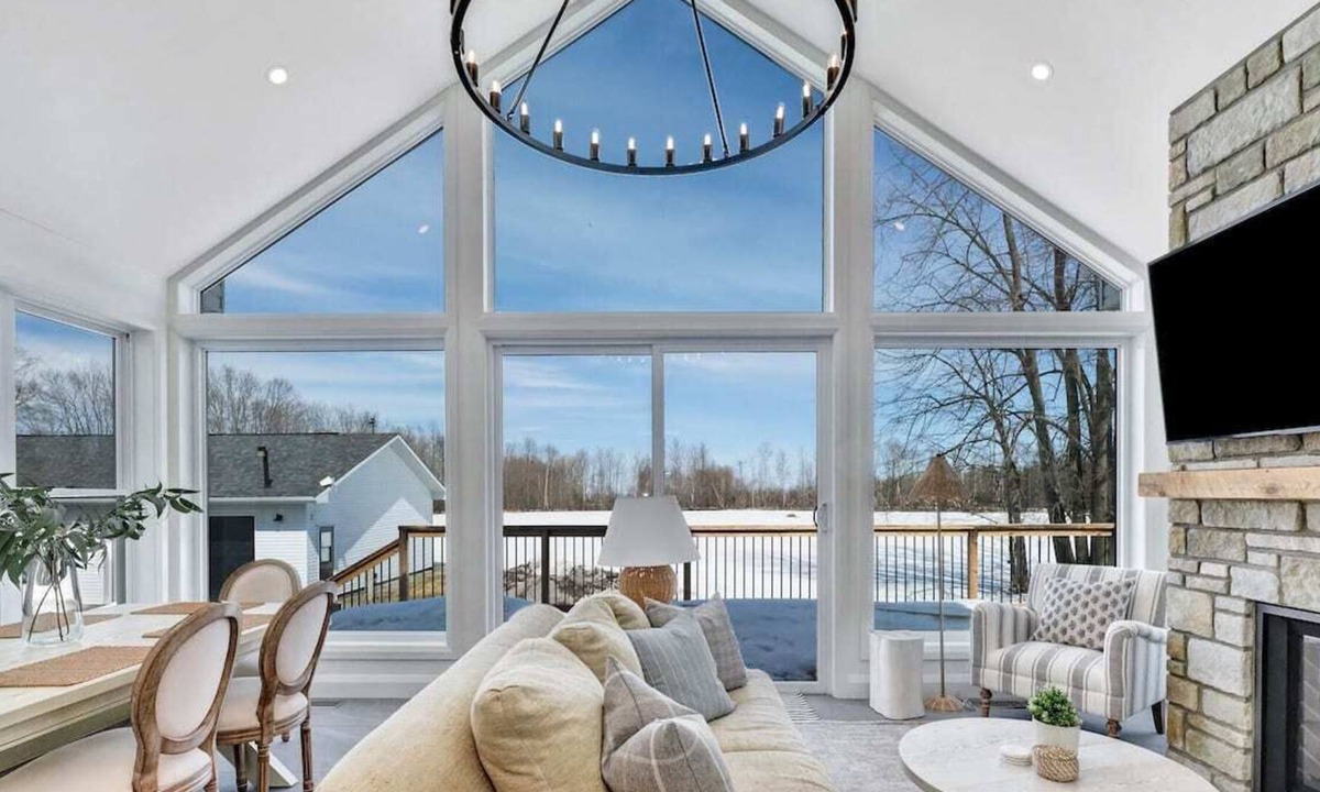 Pakenham House | Gorgeous private retreat with hot tub
