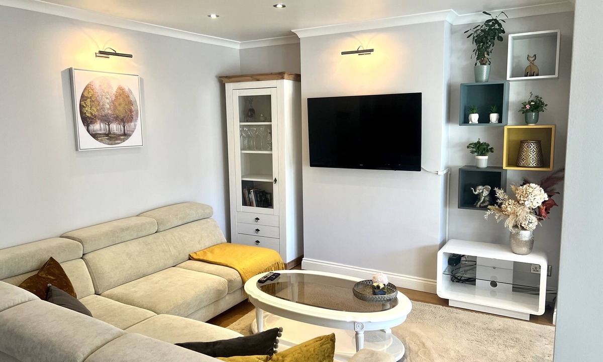 Whitefoot Apartment | Gorgeous Private Apartment with Jacuzzi bath