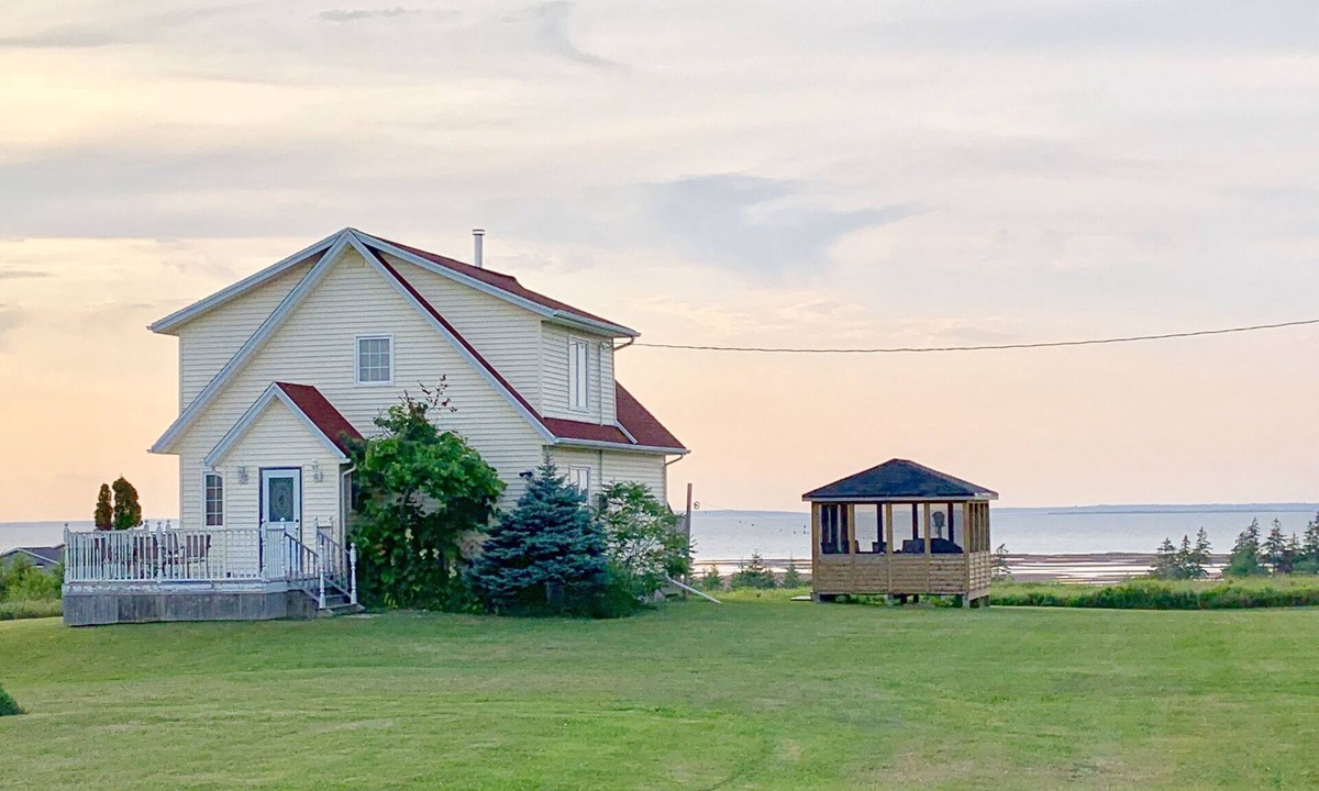 Point Prim Ski Chalet | Gorgeous Private Chalet on 10 acres