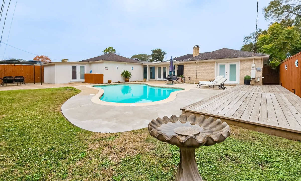 Chinatown House | Gorgeous private home with private pool and close to everything