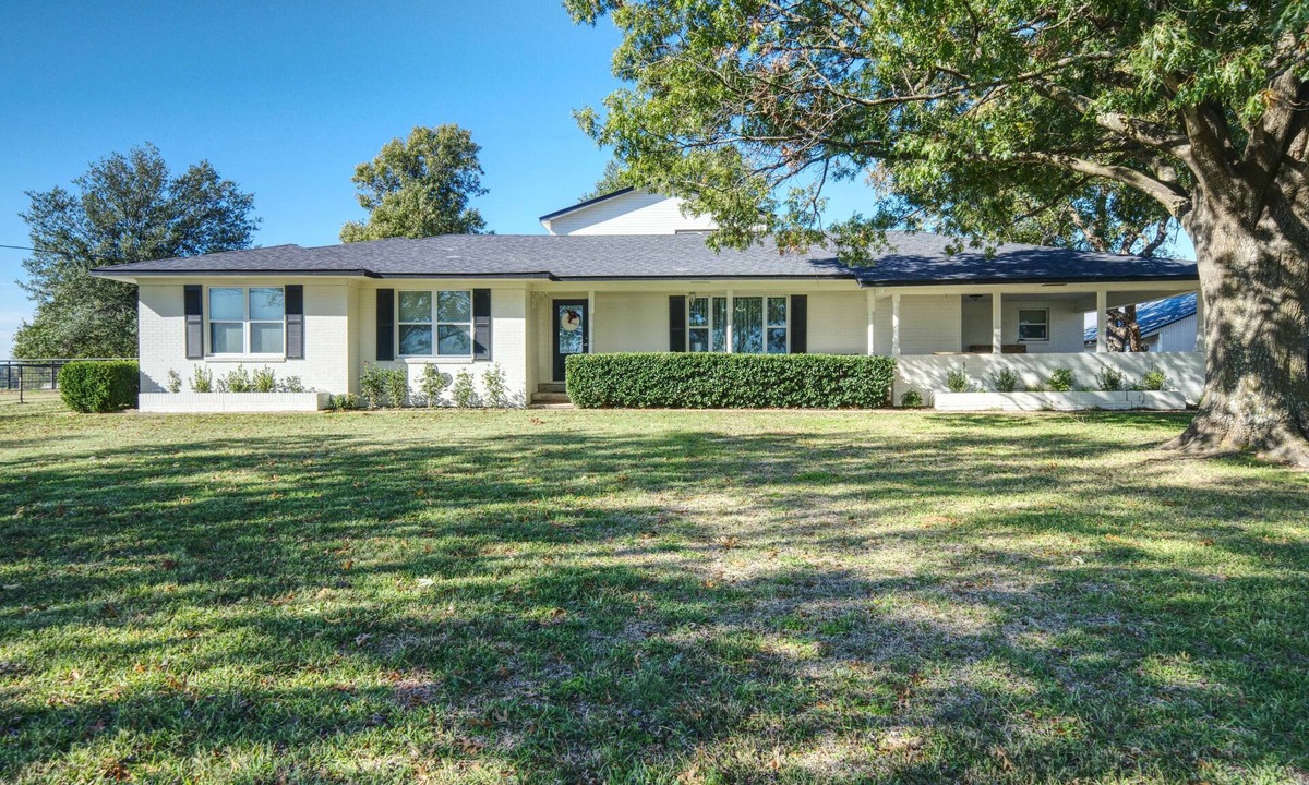 Canton Other | Gorgeous remodeled farmhouse 8 miles from Canton market.