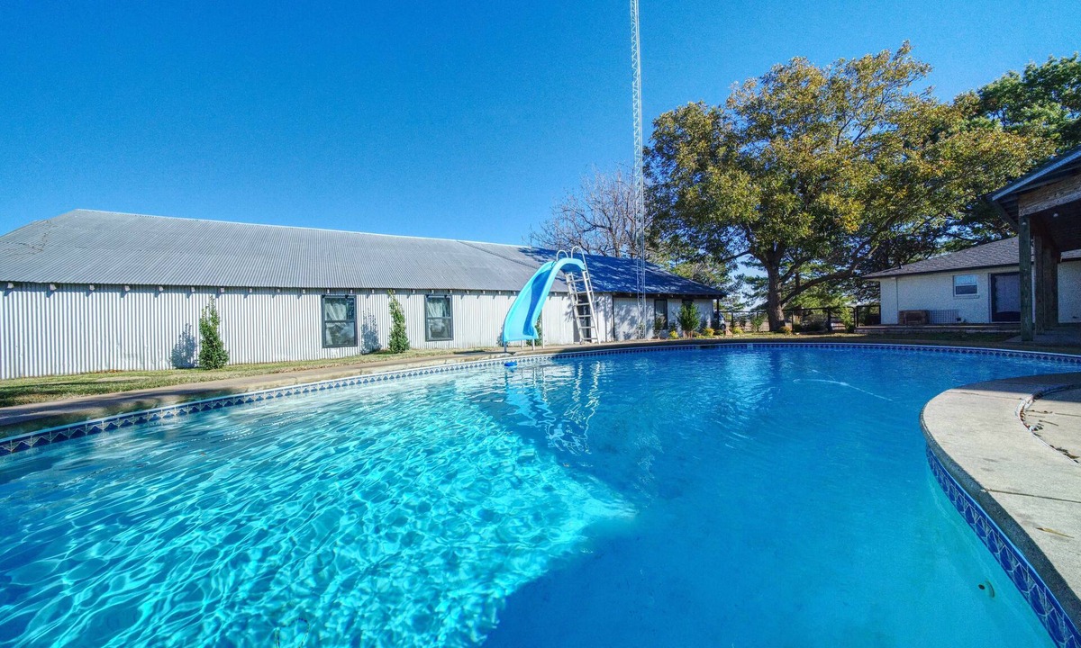 Canton Other | Gorgeous remodeled farmhouse 8 miles from Canton market.