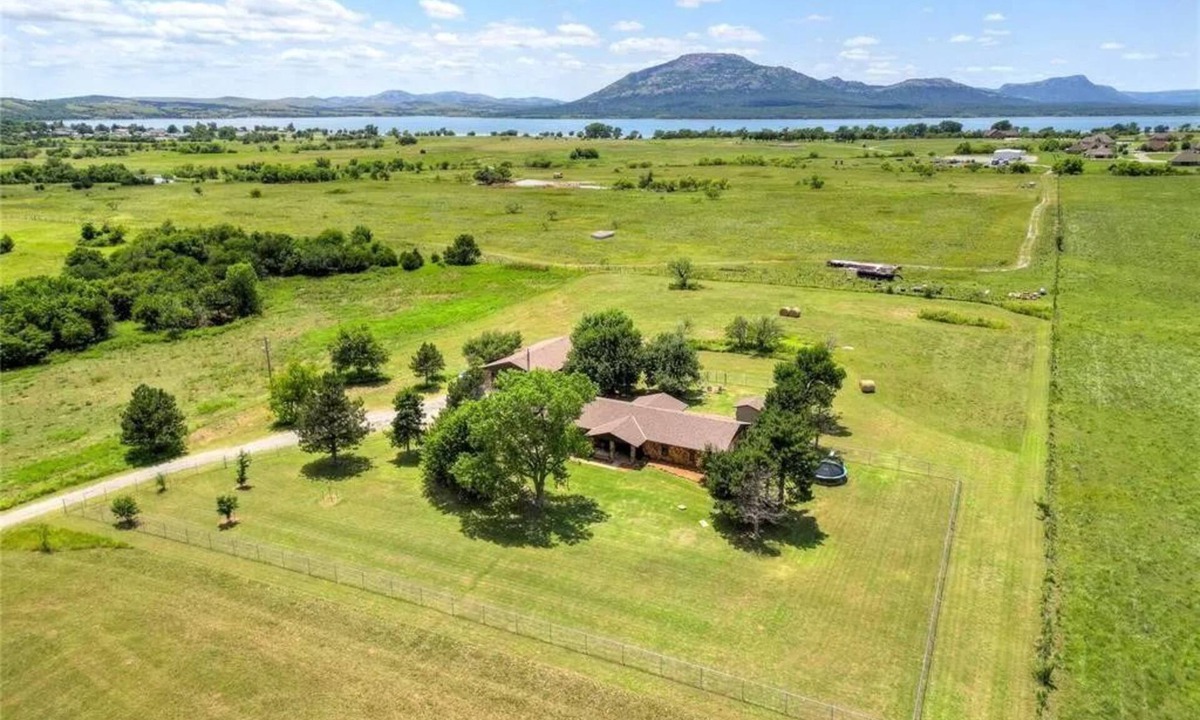 Lawton House | Gorgeous Retreat on 10 Private Acres | Sleeps 7!