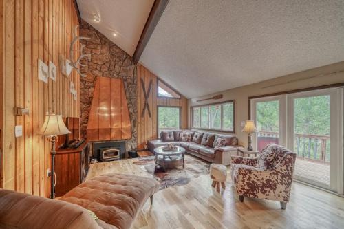 Nathrop House | Gorgeous Rippling Waters! Private Hot Tub- Spectacular Views!