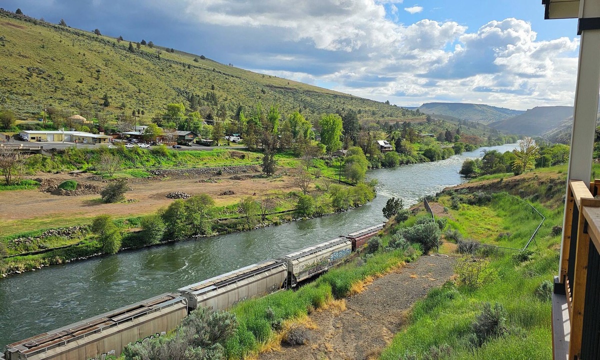 Maupin House | Gorgeous River View Home on Lower Deschutes River