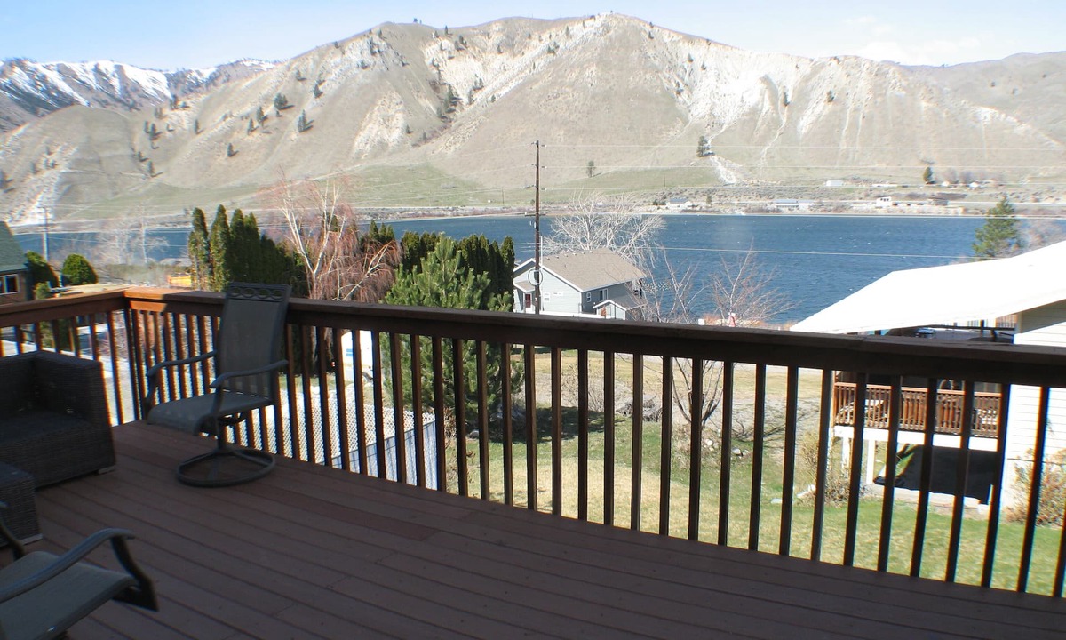 Orondo House | Gorgeous river view -Winter & Summer fun-