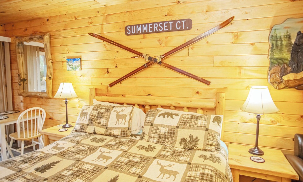 Estes Park Hotel | Gorgeous Riverfront Suite with Views R3