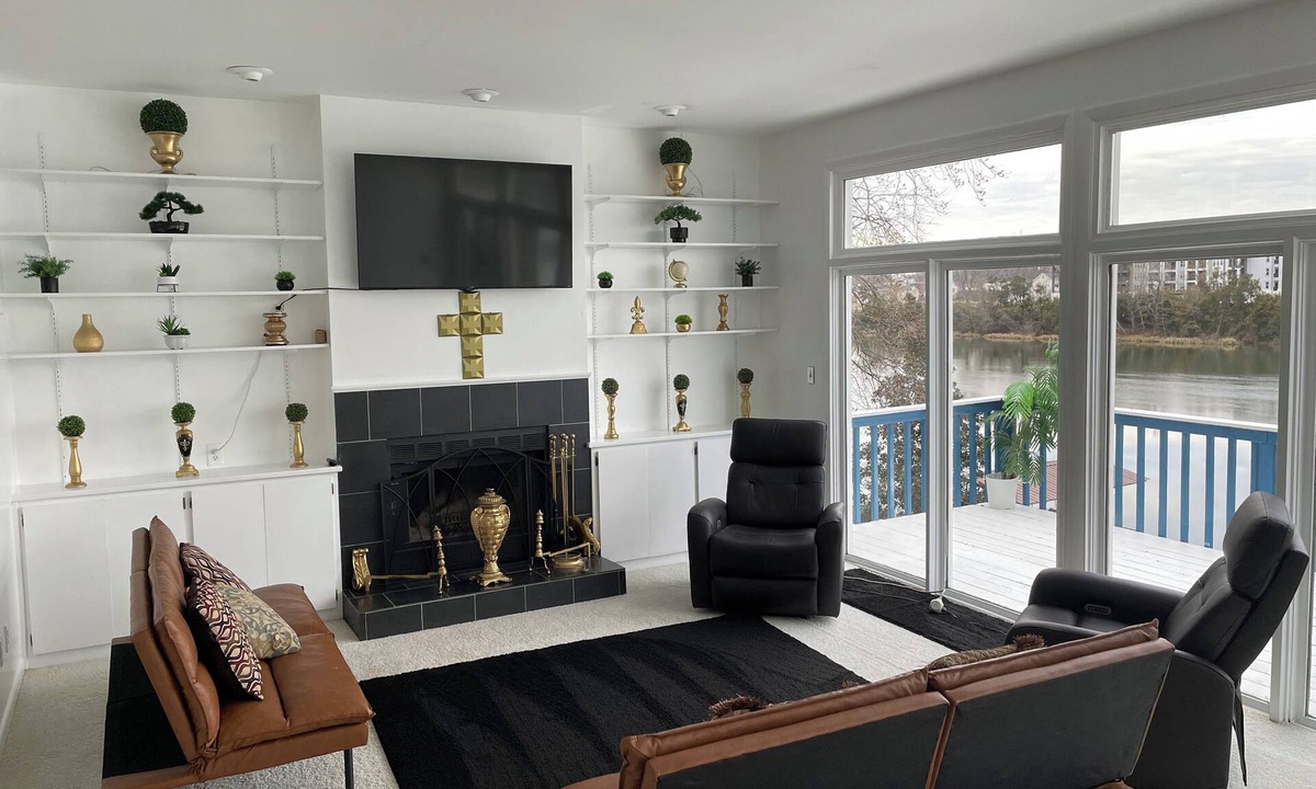 West End House | GORGEOUS RIVERFRONT "WOW" RETREAT OVERLOOKING THE SAVANNAH RIVER!