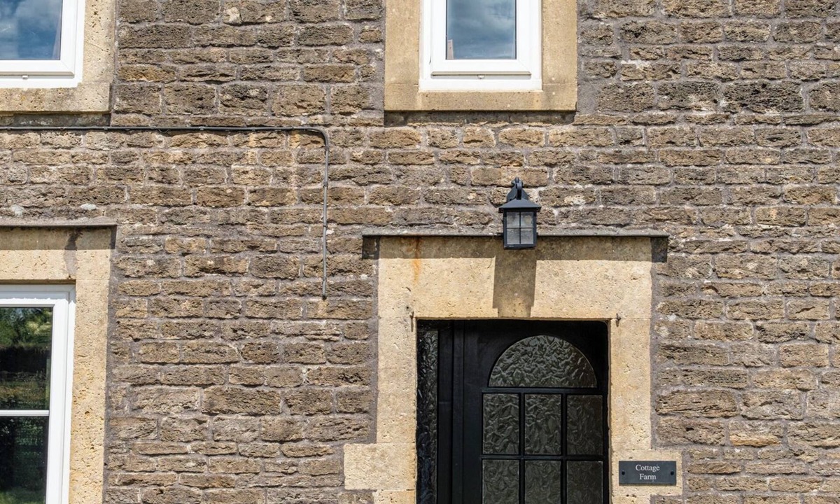 Norton St. Philip House | Gorgeous Rural 4BD Farm With Hot Tub