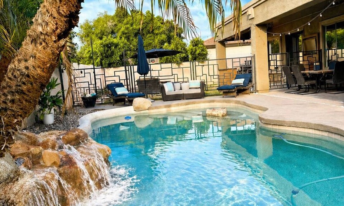 Mesa House | Gorgeous Single Level home- poolside -4BD- Heated pool available