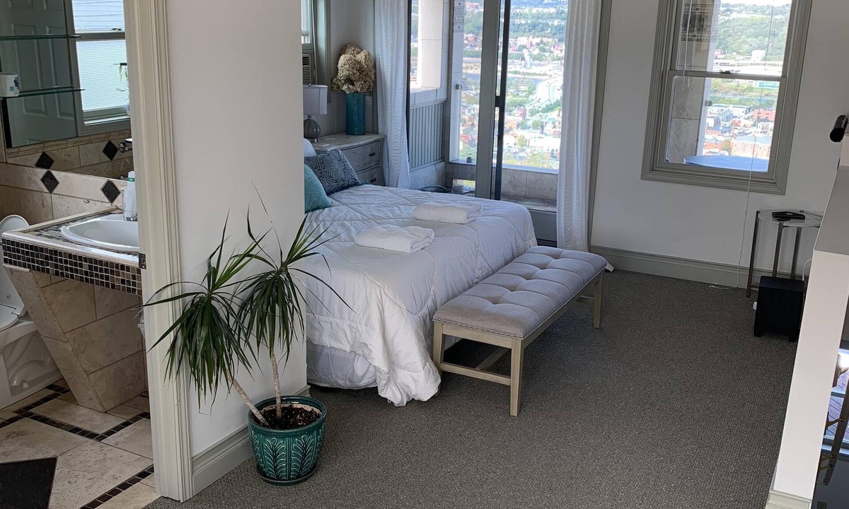 South Side Slopes House | Gorgeous Southside Slopes home with outdoor hot tub and city view!